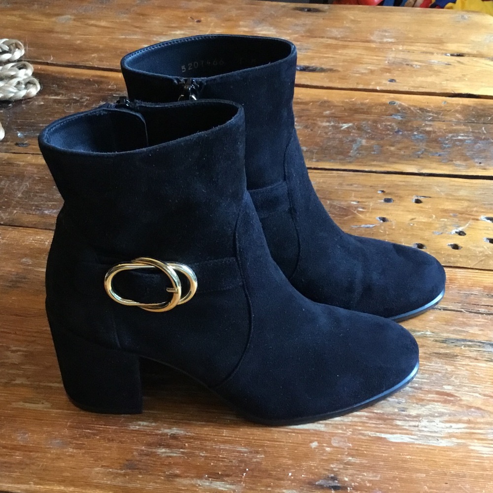 Never Worn Stuart Weitzman Benedicta Suede Booties